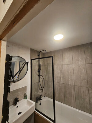 Outdoor lighting installation in a garden